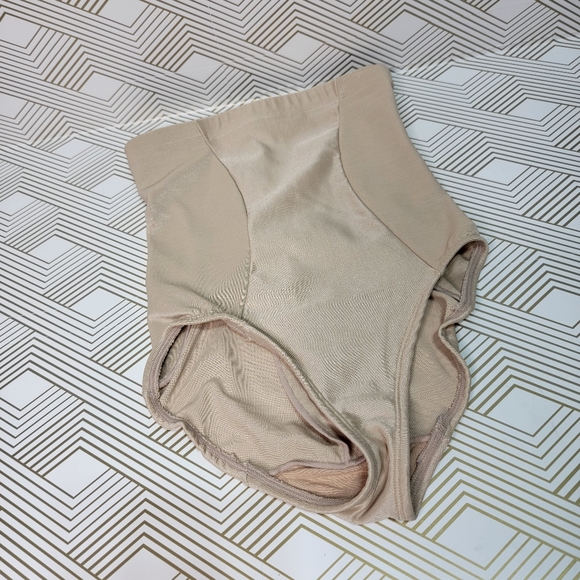 Miraclesuit Women's Beige Extra Firm Control Hi-Waist Brief 2625 Size Medium. - Picture 2 of 6